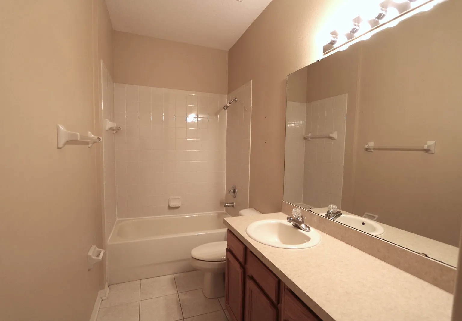 3 bed, 2.0 bath, 1622 sqft, $2,100 — Photo 1