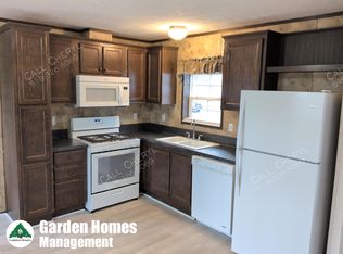 106 Pinegrove Dr, Troy, NY 12180