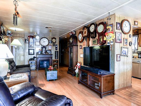 3rd image of 253 El Bosque Dr