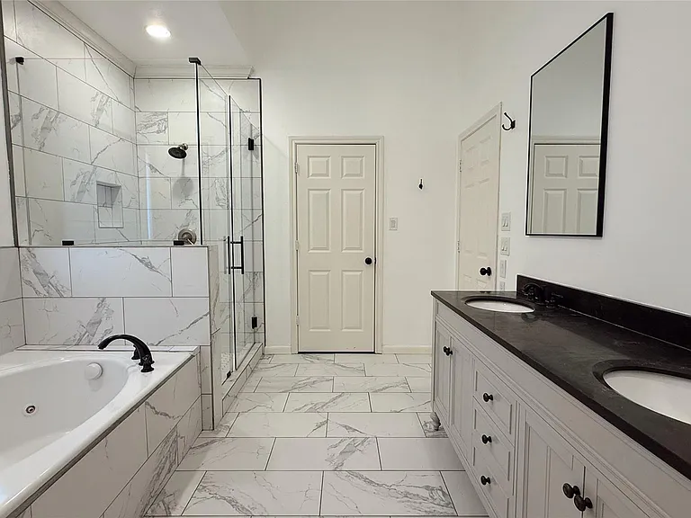1107 Marconi St #B — Photo 9