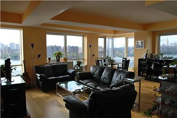 Sold by R New York | media 11