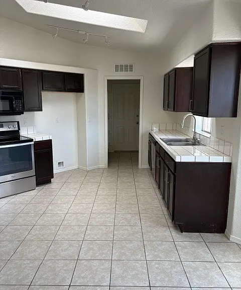 Huntington Dr — Photo 3