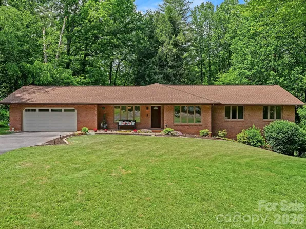 11 Grenadier Ct, Candler, NC 28715