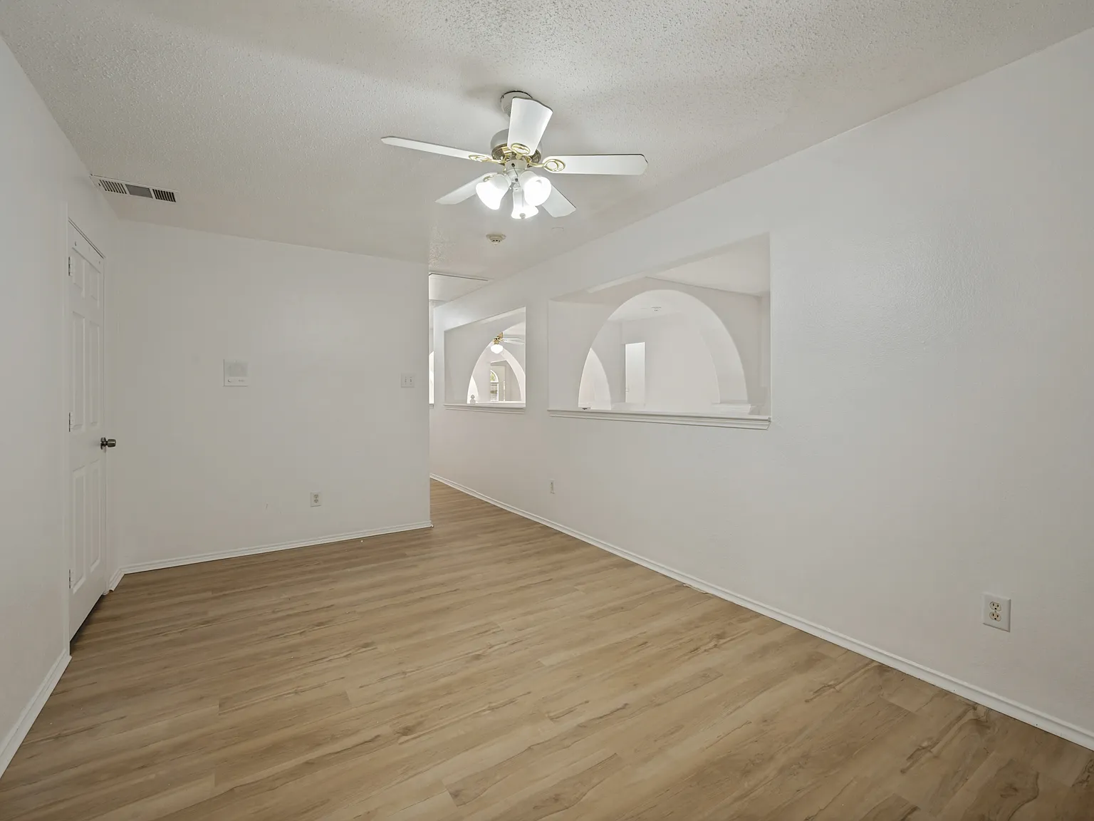 7 bed, 3914 sqft, $4,300 — Photo 4