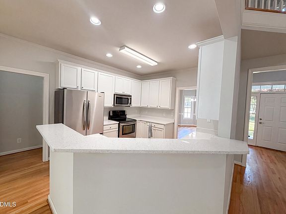 5th image of 350 Wyndham Place Dr