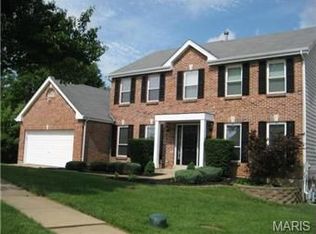 551 Oak Commons Dr, Ballwin, MO 63021