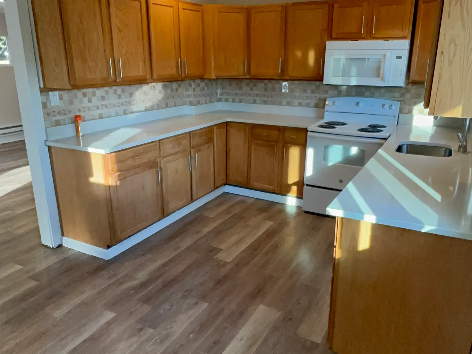 5 bed, 1597 sqft, $3,450 — Photo 3