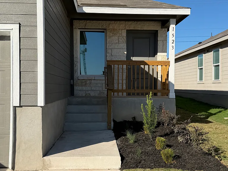 1523 Neria Loop — Photo 1