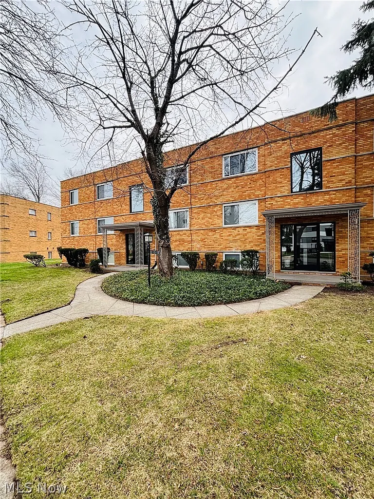 2 bed, 800 sqft, $1,500 — Photo 2
