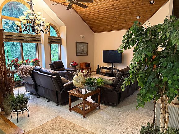 3rd image of 3171 Abbottsford Rd
