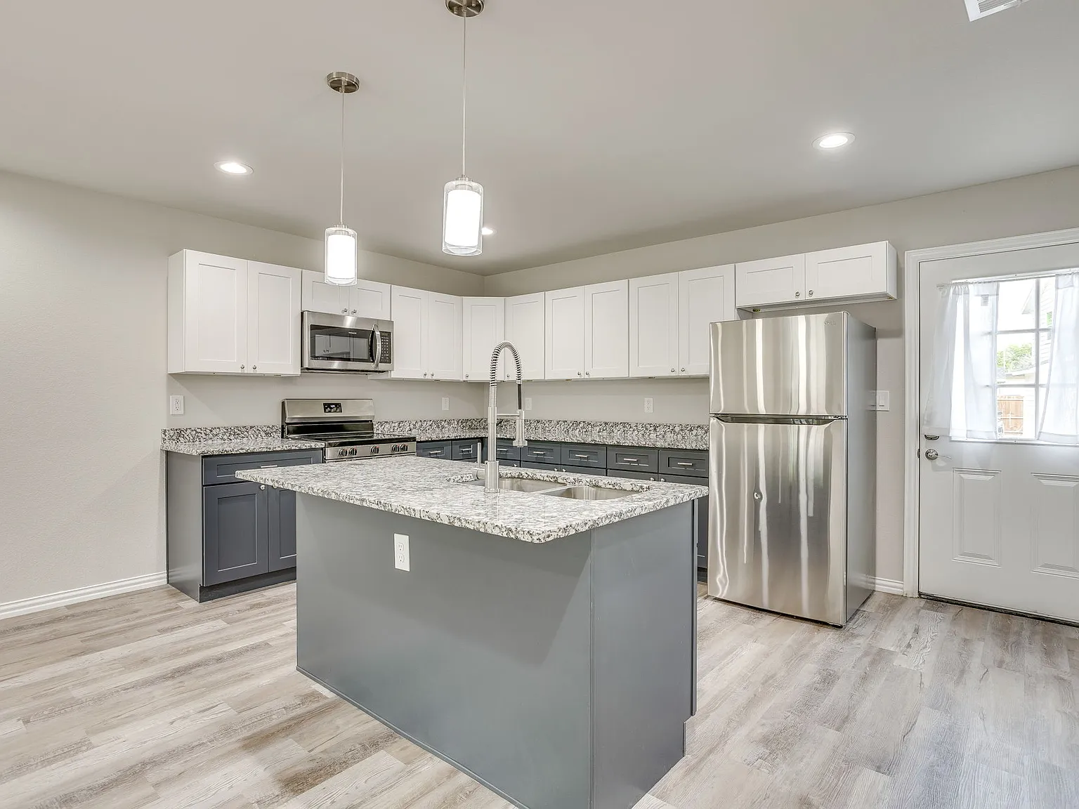 3 bed, 2.5 bath, 1448 sqft, $2,150 — Photo 4