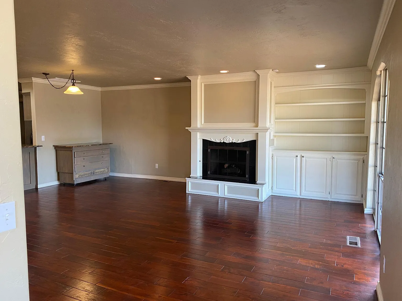 3000 Rosewood Ln — Photo 2