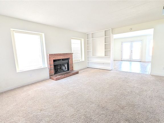 2nd image of 121 Logansberry Ln