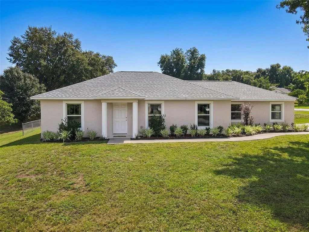 3 bed, 2.0 bath, 1200 sqft, $2,100 — Photo 1