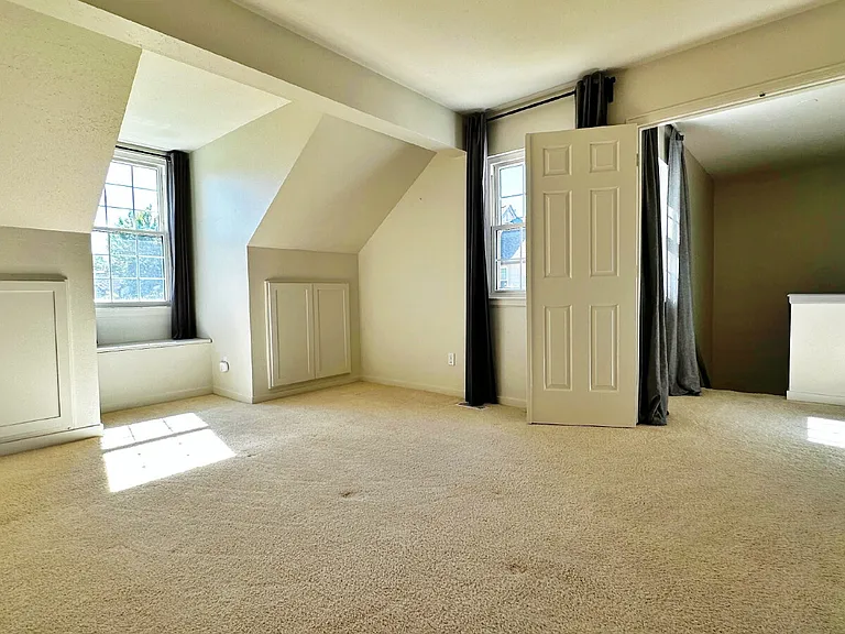 2122 S Victor St #E — Photo 8