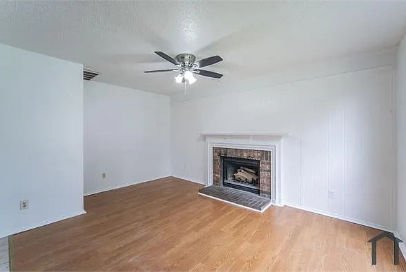 4 bed, 1800 sqft, $3,200 — Photo 2