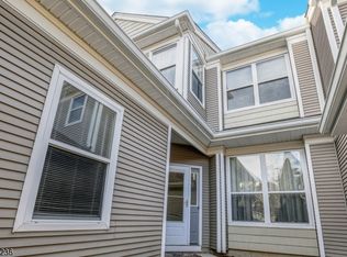 11 Hornbeam Way, Hamburg, NJ 07419