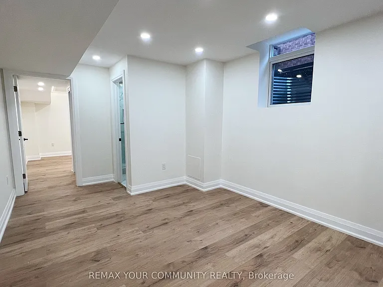 24 Foxhill Dr #LOWER — Photo 7