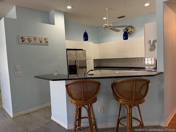 5th image of 581 NW Montevina Dr