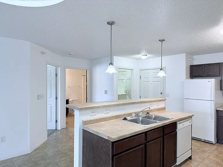 Old Orchard Apartments — Photo 8
