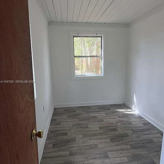 2748 Broadway Ave — Photo 36