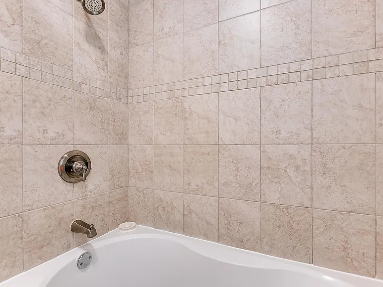 316 Rosewood Dr — Photo 22