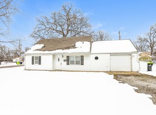 900 Maple Ln, Harrisonville, MO 64701