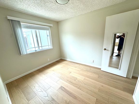 4th image of 2096 Fairway Glen Dr