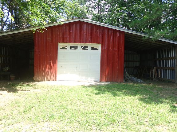 Outside pic of barn or outbu