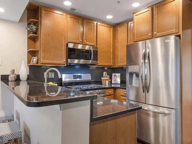 1519 Constitution Ave NE #101 — Photo 5