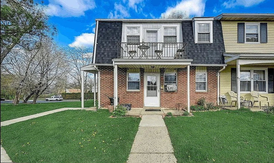 143 Reliance Pl — Photo 1