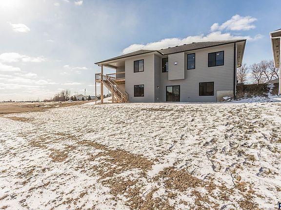 3rd image of 2212 S Saddle Ridge Dr