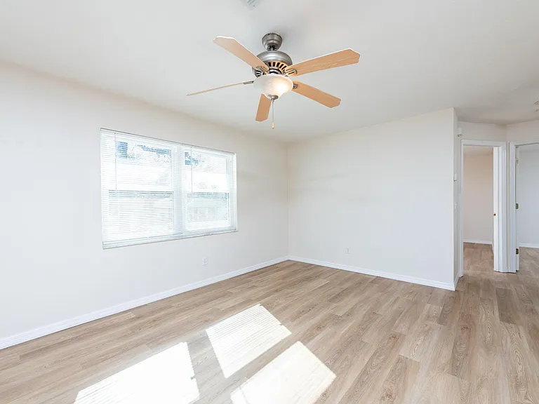 3500 N Honeylocust Dr — Photo 8
