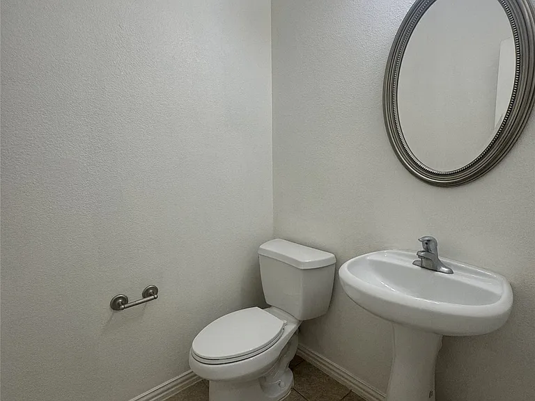 8745 Manhattan Ave — Photo 9