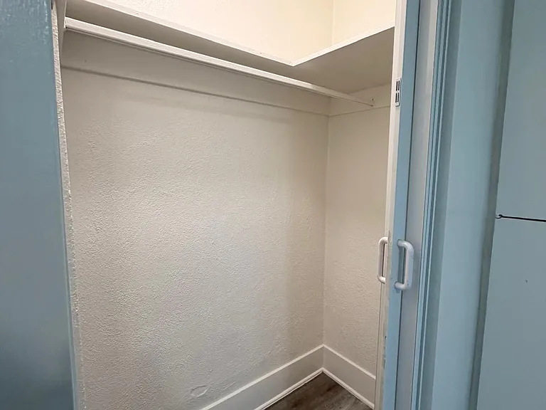 2032 Vista Del Mar St #5 — Photo 9