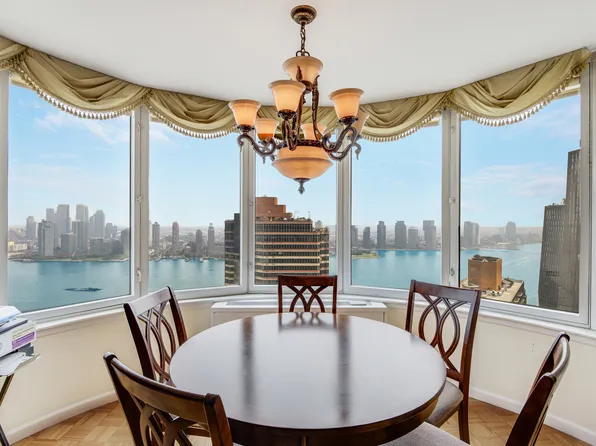330 East 38th Street image 1 of 7