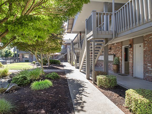 Explore Highland Court