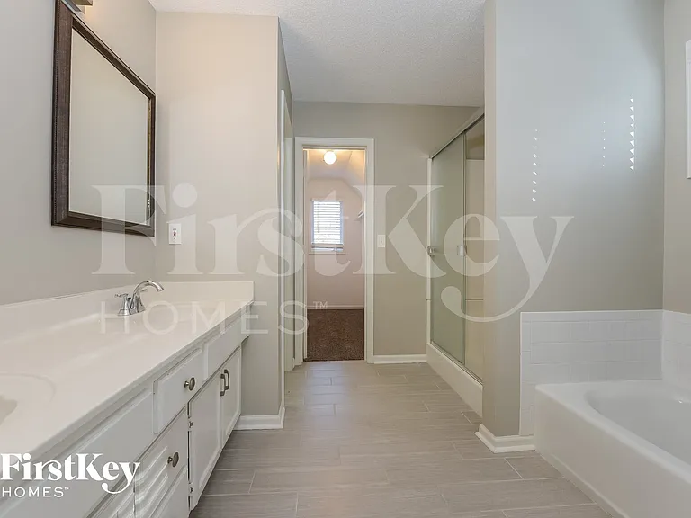 6914 NW Pleasant View Ct — Photo 8