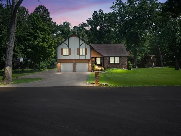 29844 Ellen Dr, Genoa, IL 60135