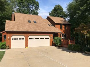 2594 Sherwood Dr, Stow, OH 44224