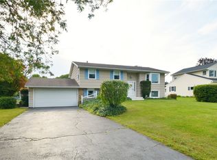 18 Sweet Briar Knl, Henrietta, NY 14467