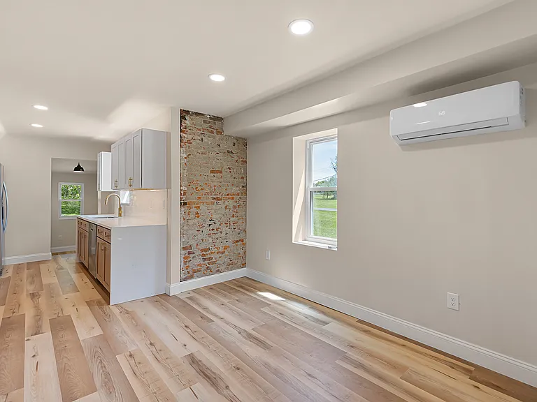 563 Rosedale Rd — Photo 2