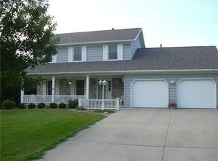 5830 Sanden Rd NE, Cedar Rapids, IA 52411