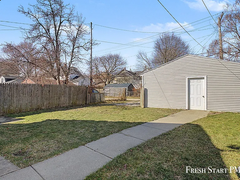1113 Alpine Ave NW — Photo 6
