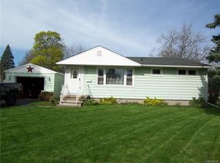 2 Jefferson Dr, Lockport, NY 14094