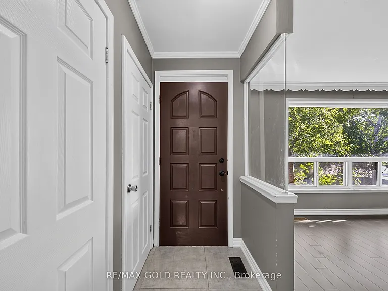 204 Taysham Cres #UPPER — Photo 3