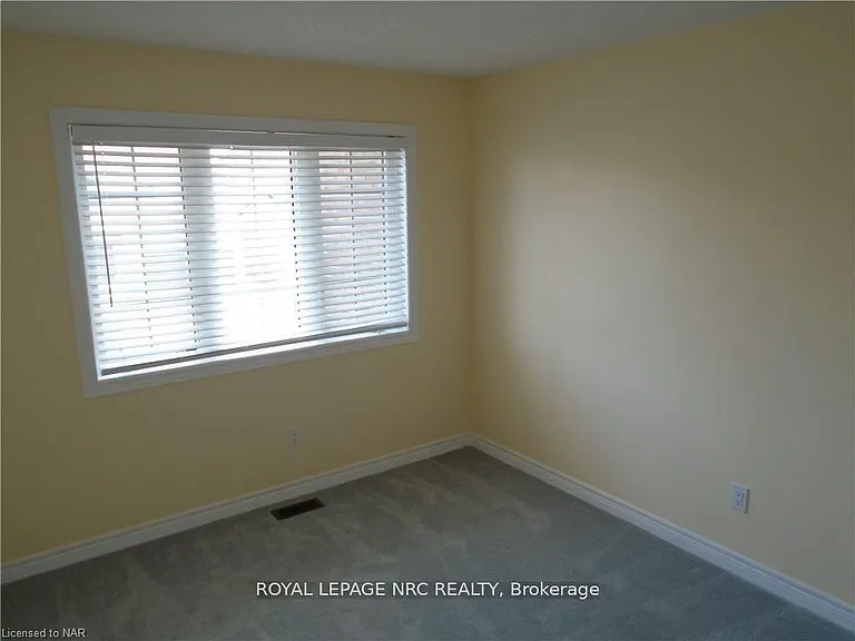 37 Sparkle Dr — Photo 10