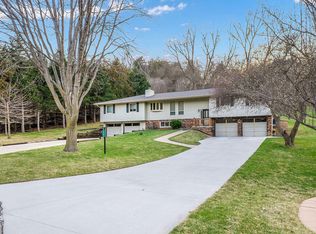22742 Linden Rd W, Crescent, IA 51526