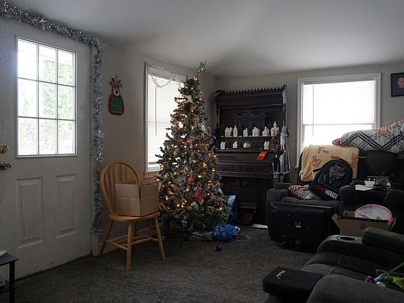 3rd image of 25 Riverview Dr
