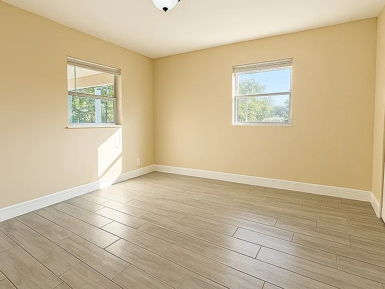 5453 11th Ave — Photo 7